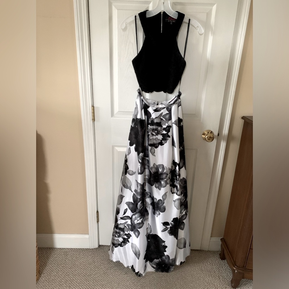 Two pice prom dress with pockets